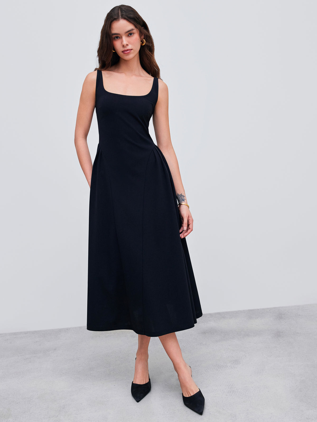 Vestido midi liso de tejido con cuello cuadrado