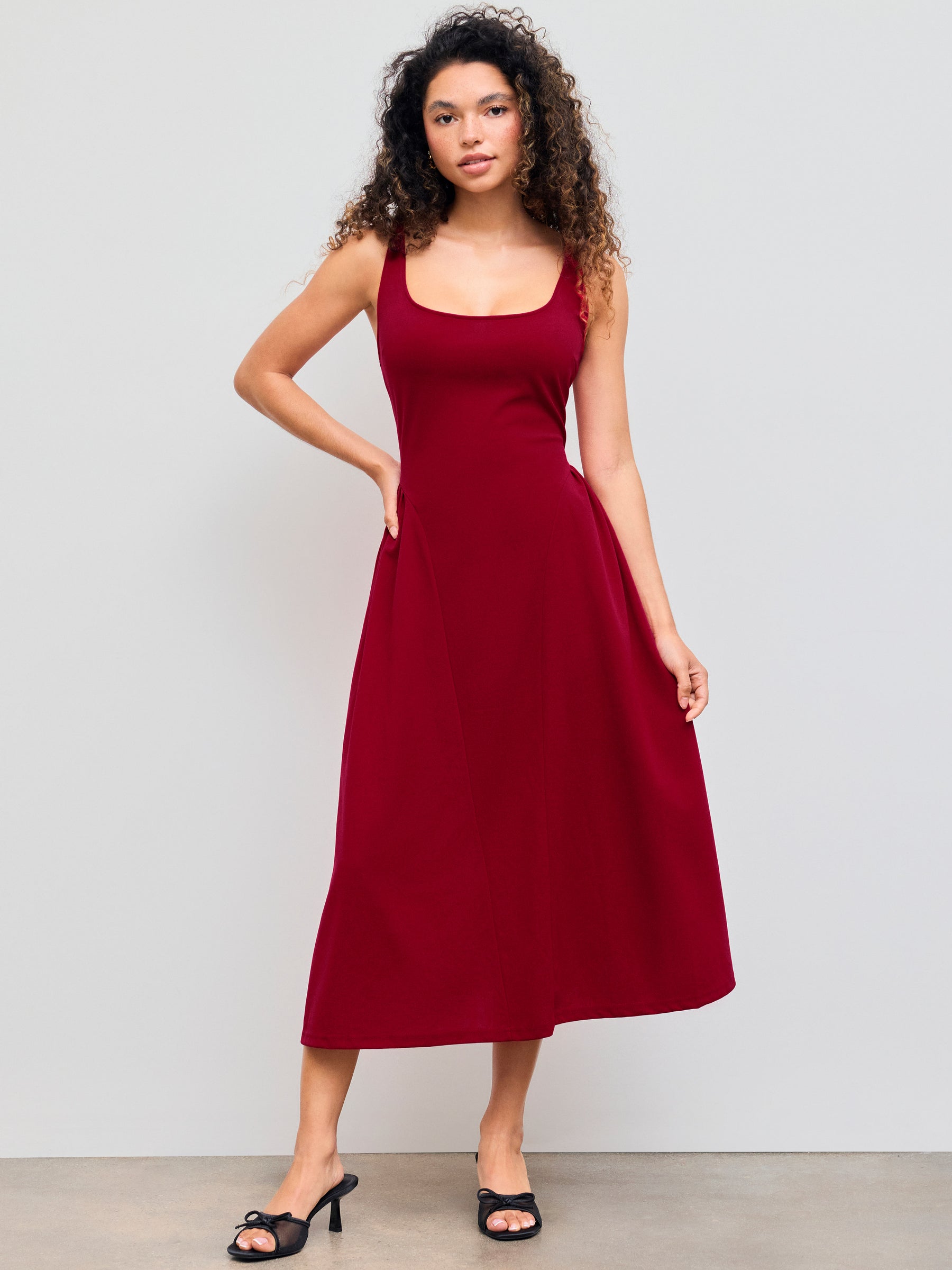 Vestido midi liso de tejido con cuello cuadrado