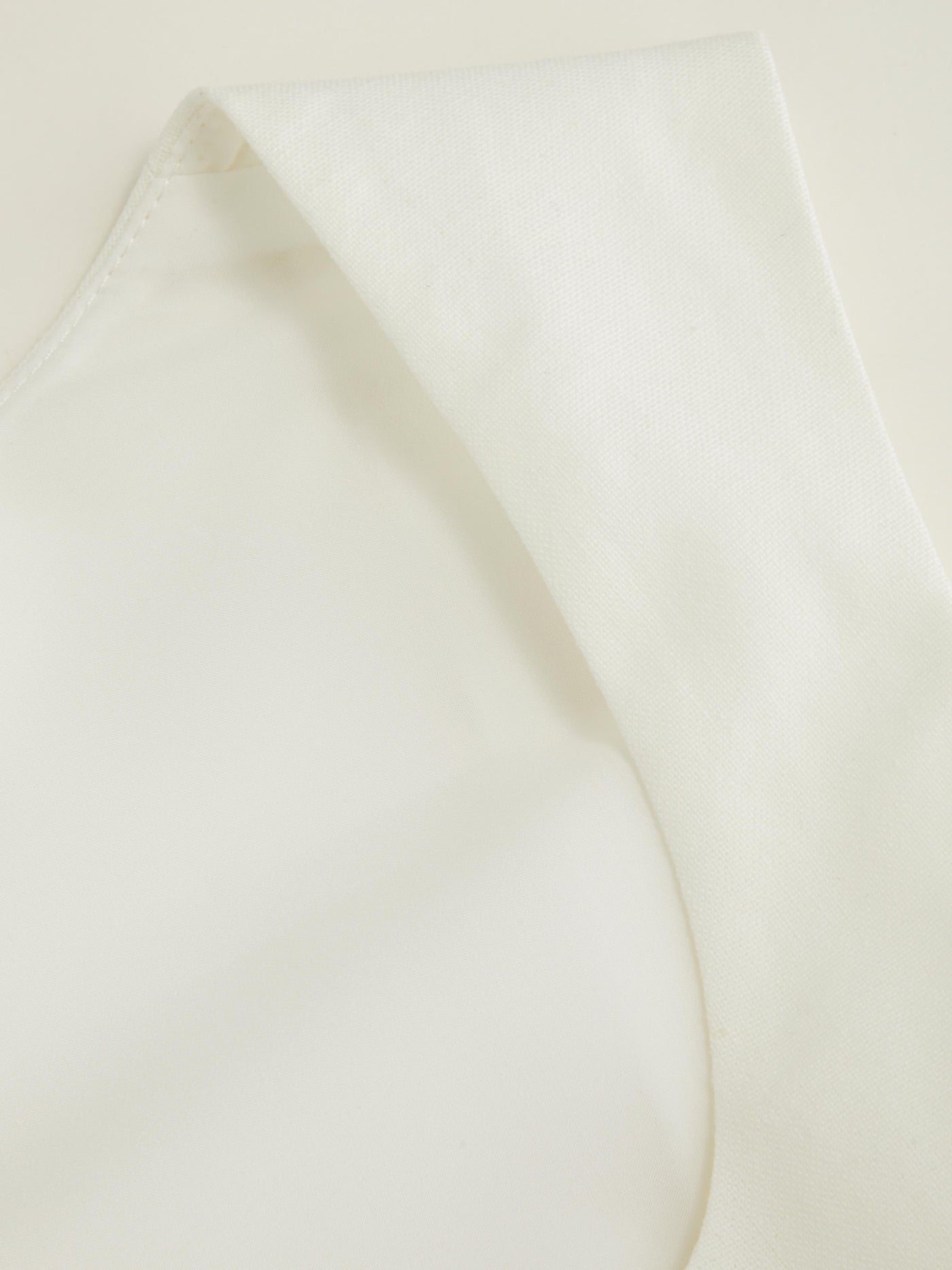 Vestido midi de mezcla de lino con cuello cuadrado y volante