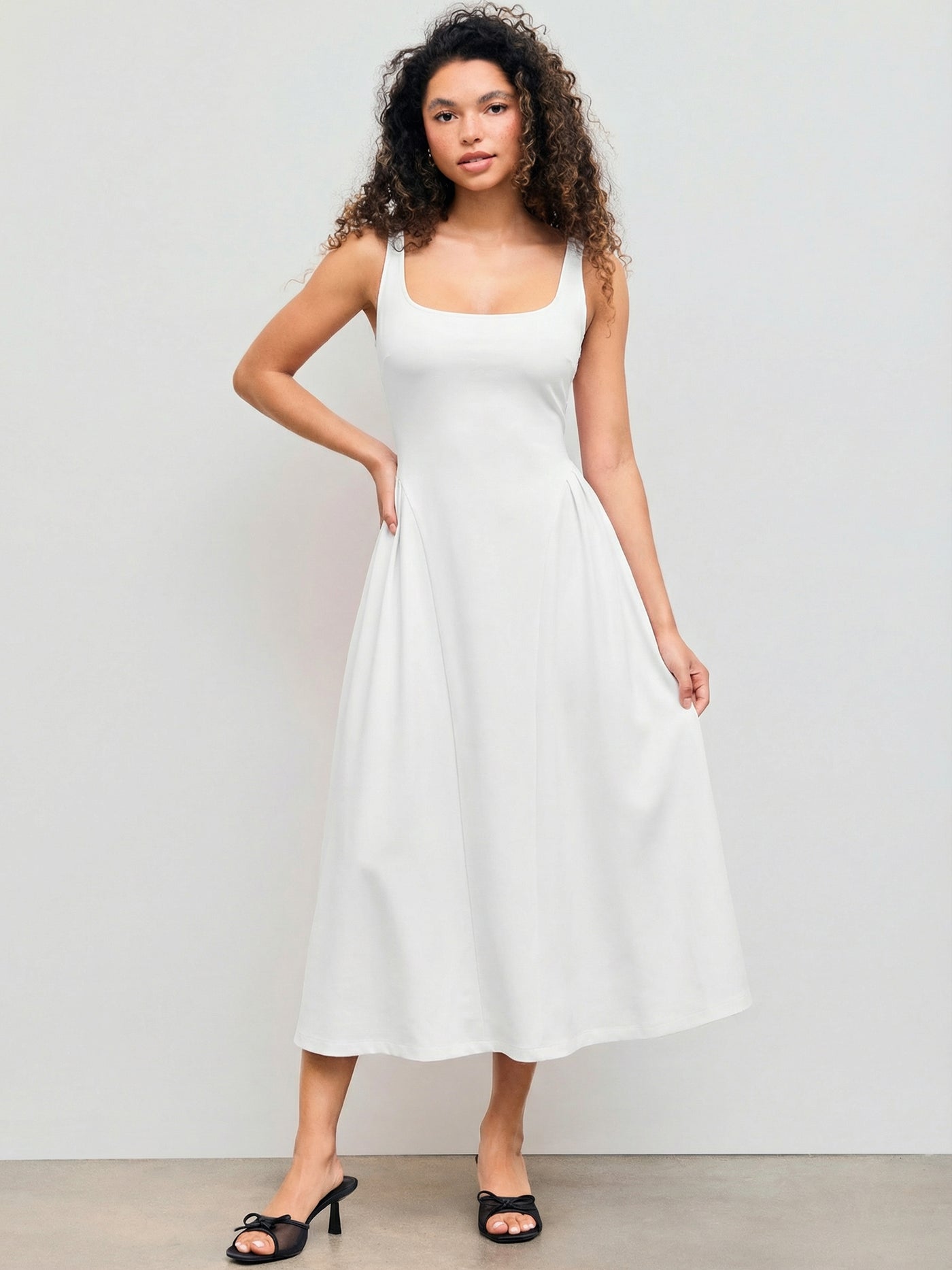 Vestido midi liso de tejido con cuello cuadrado