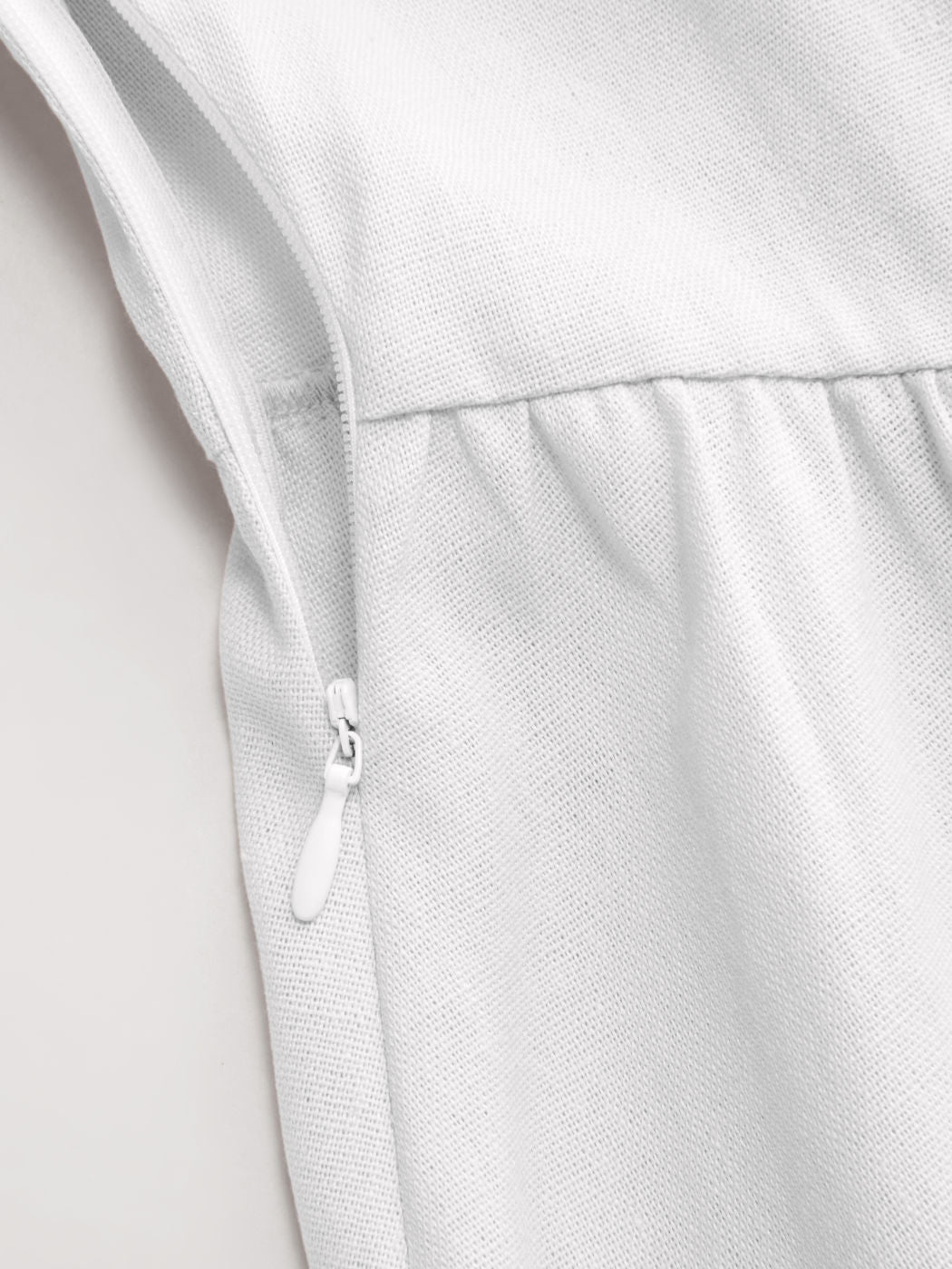 Vestido largo evasé con cuello en U, volantes y lazada - Blanco