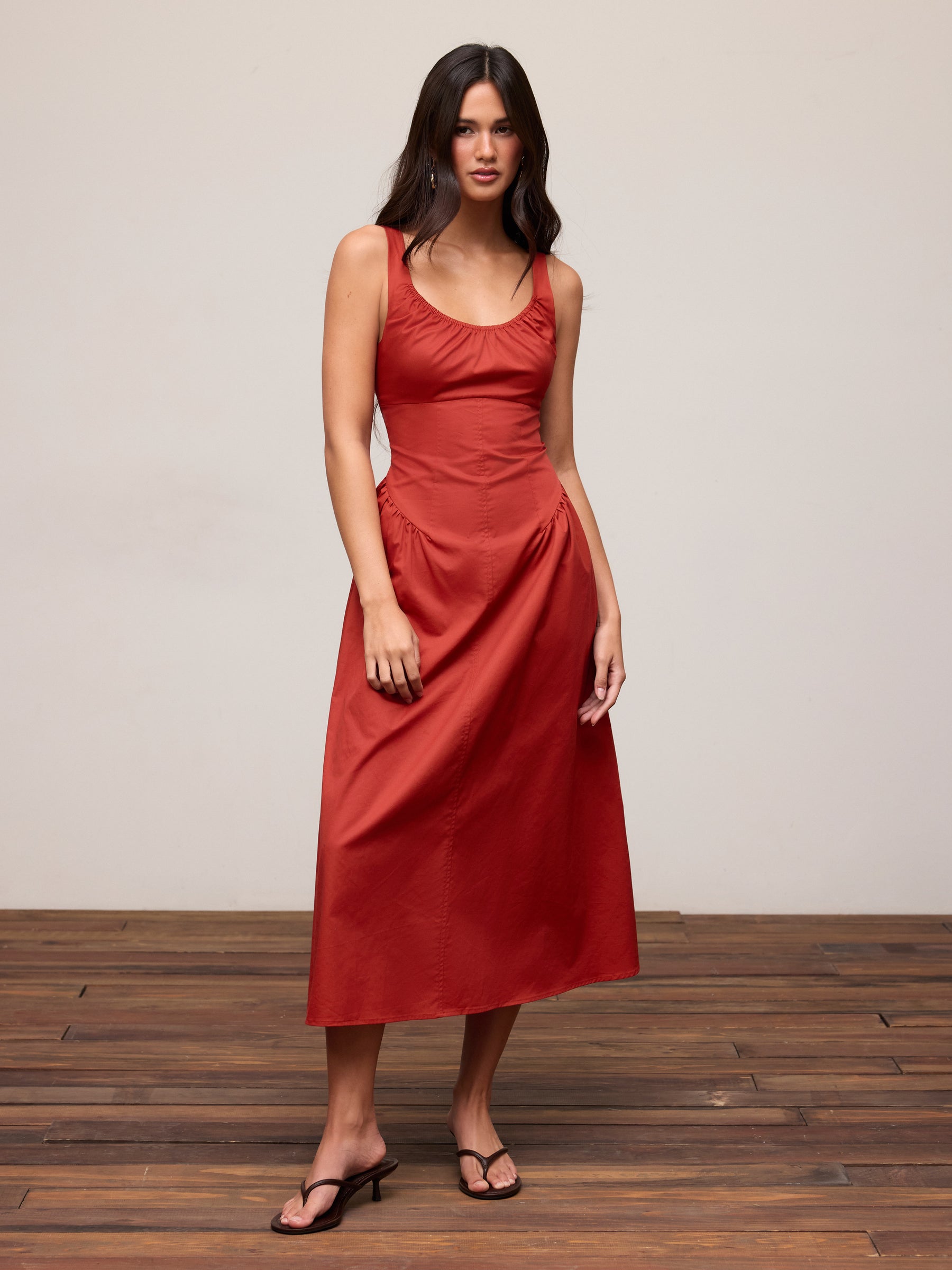 Vestido midi línea A de algodón con escote redondo