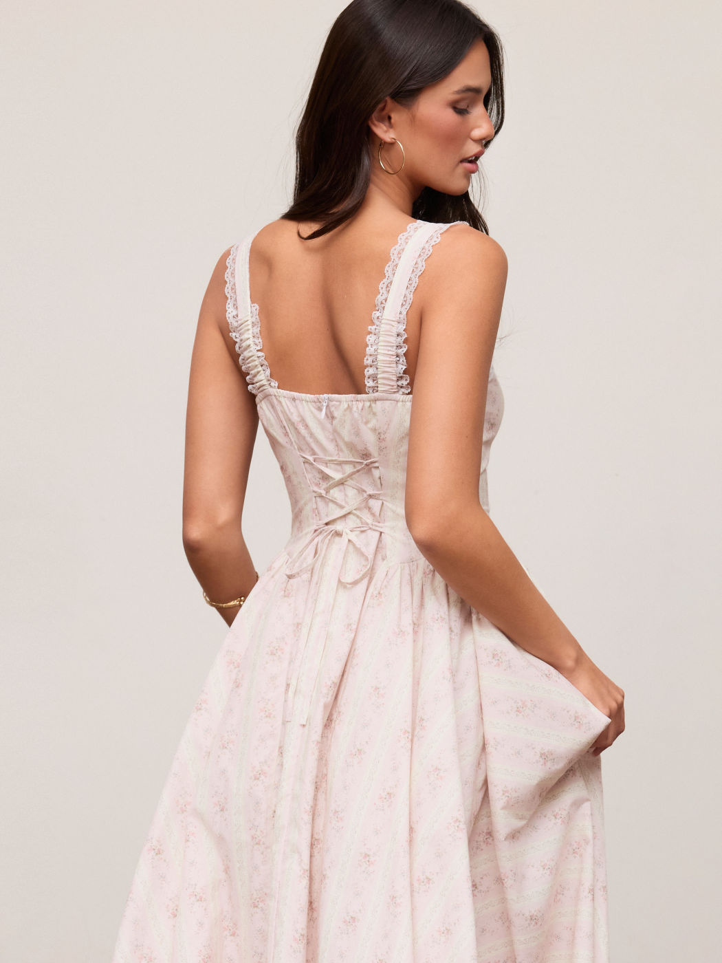 Vestido largo floral de algodón con escote corazón, lazada y volantes - Rosa