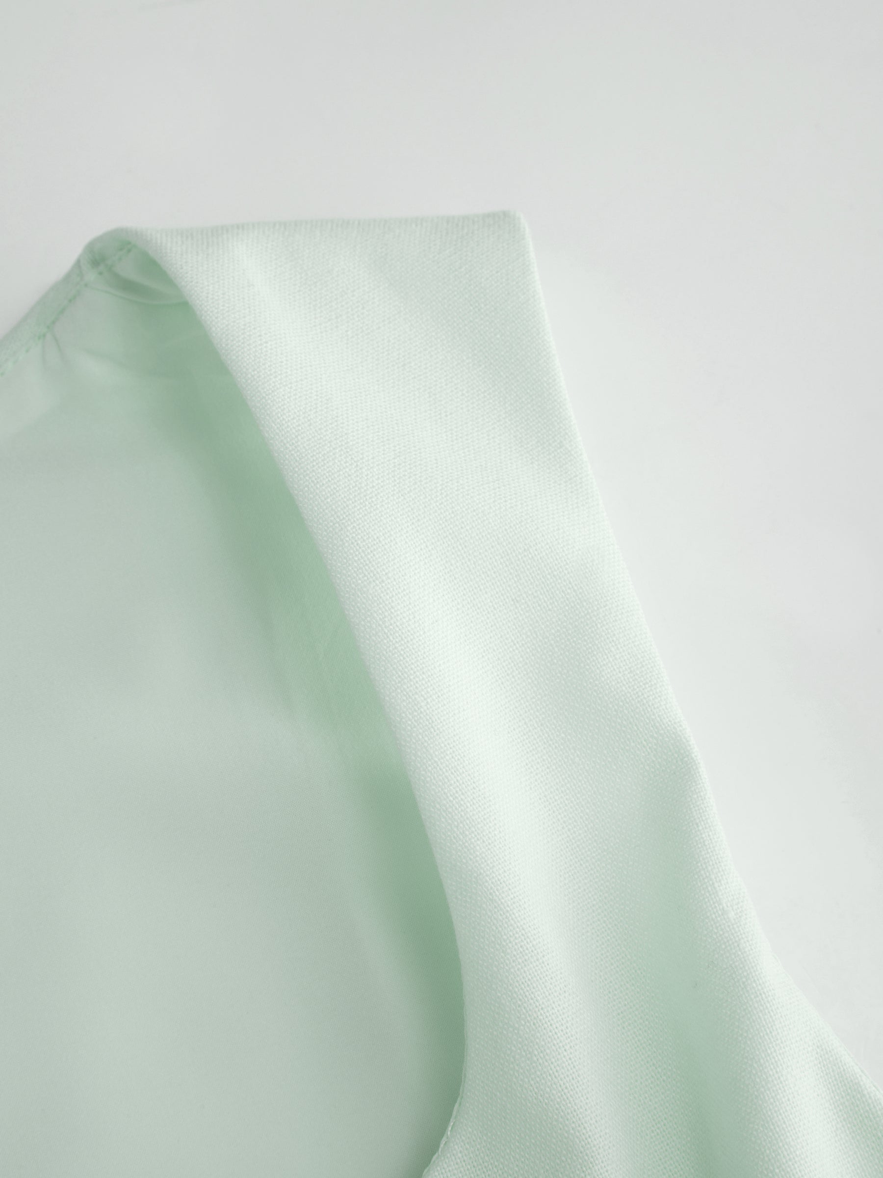 Vestido midi de mezcla de lino con cuello cuadrado y volante