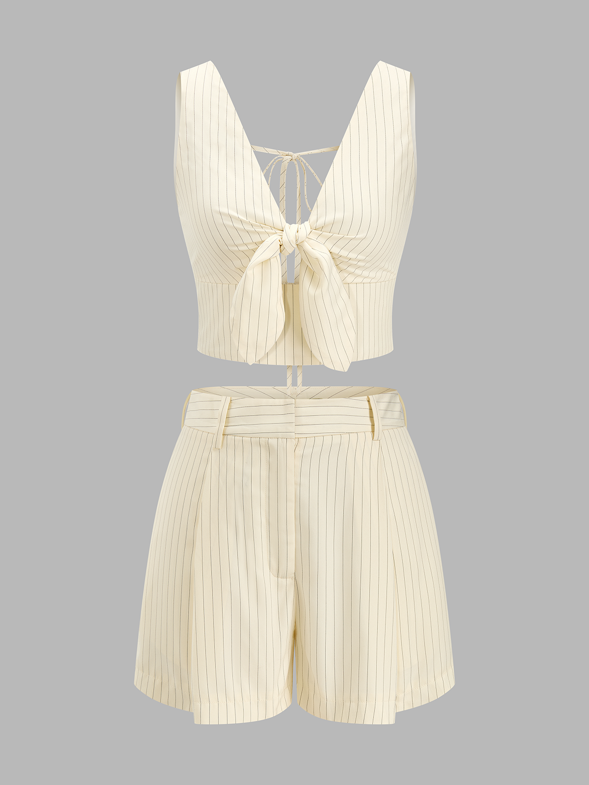Conjunto de top cropped anudado con rayas y shorts - imagen 1